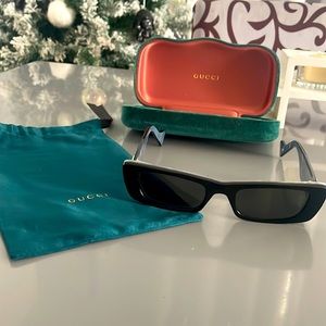 Gucci GG0516S sunglasses